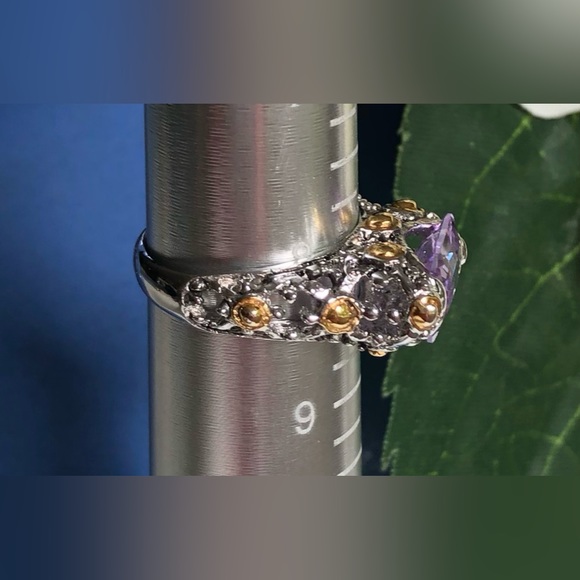 Beautiful Faceted Purple Stone 18KGE Ring - Picture 2 of 11
